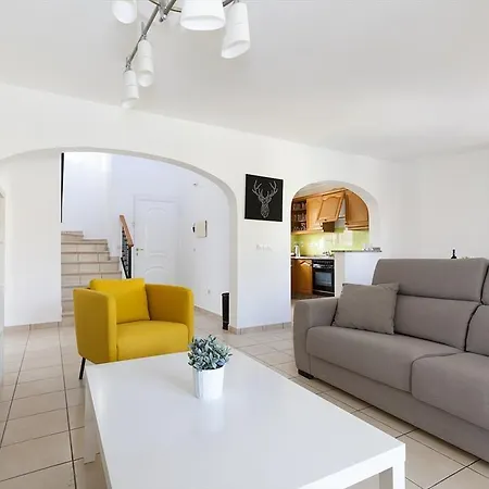 Beni Villa *